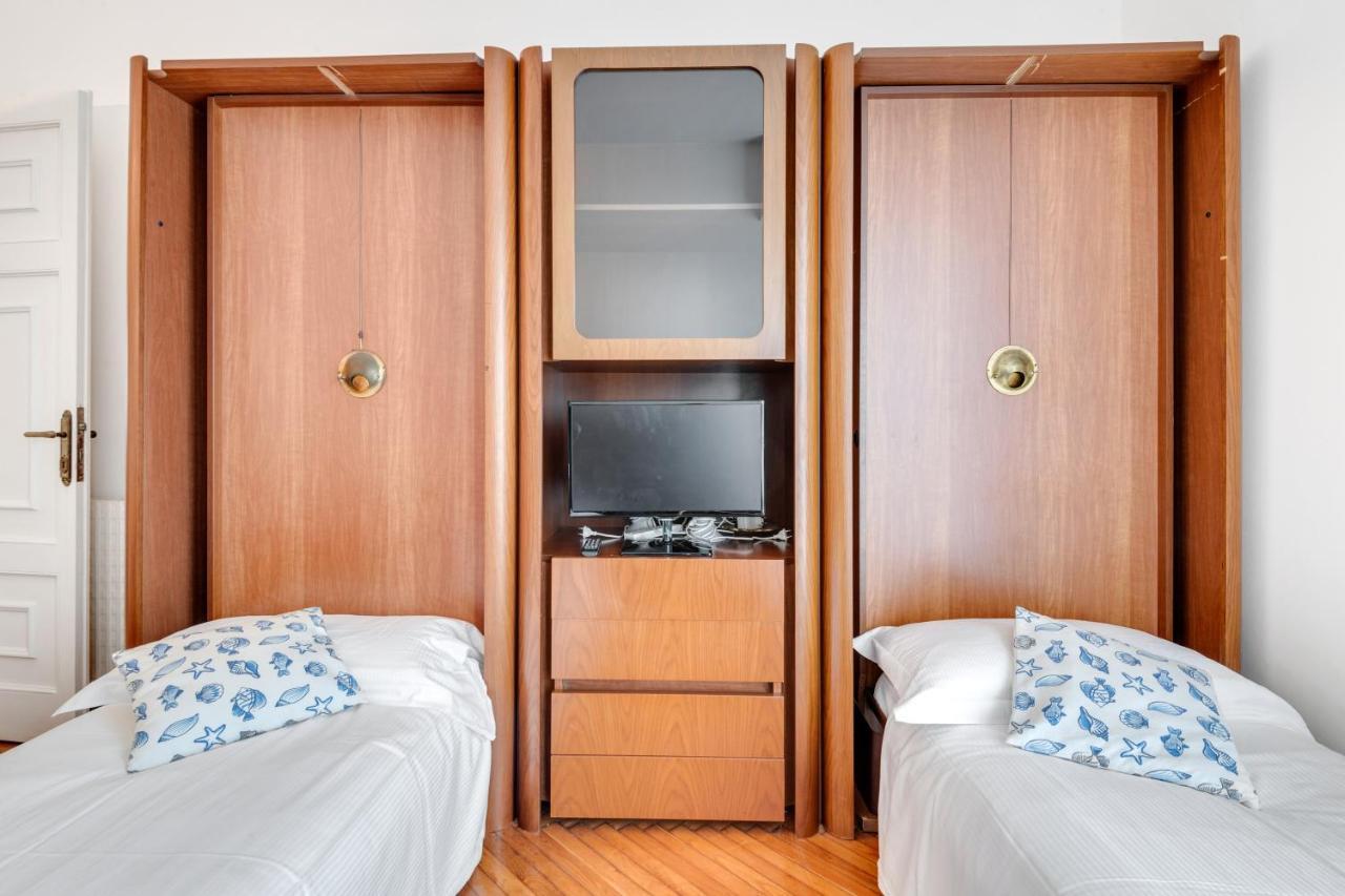 Albissola Marina Roomy Apartment ภายนอก รูปภาพ